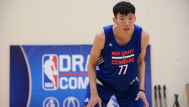 周琦为什么会伤退nba(破釜沉舟！揭秘周琦为何敢于与达成买断协议，全力冲击选秀！)