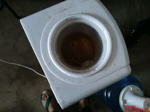 怎么清洗饮水机(如何清洗饮水机？学了一招立刻能喝到干净饮用水！)