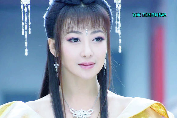 而薄薄的齐刘海造型,很纯很美,很有古典气质陈紫函的玉衡仙子,衣袂