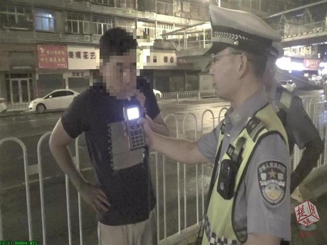 交警提醒世界杯(武汉交警提示：世界杯期间严查酒驾毒驾，看球消夜喝酒请勿开车)