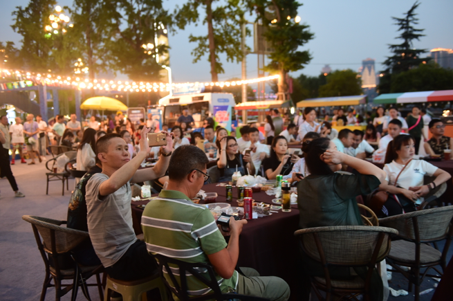 第四届东莞市水上世界杯(东原商业第四届水上世界杯开启世界杯狂欢yeah市)