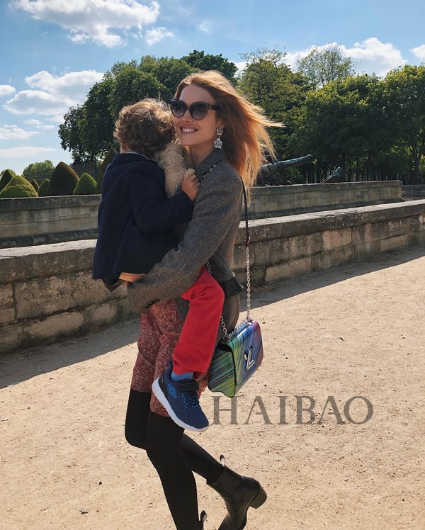 世界杯大姐姐(世界杯最美超模！36岁五个孩子的妈妈Natalia Vodianova竟还如此少女？)