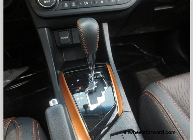 卡罗拉Altis X实车亮相 细节调整更运动