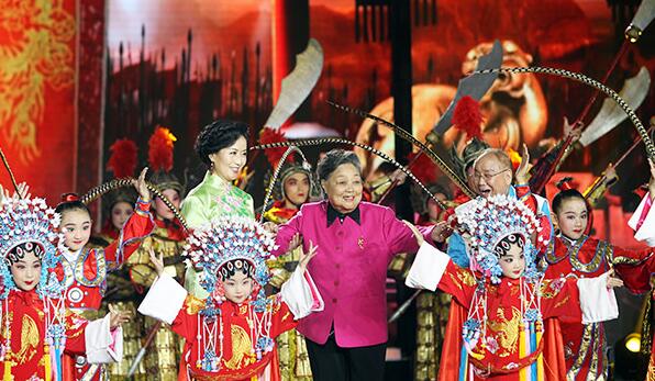 95岁马金凤在北京人民大会堂唱豫剧！今晚梨园春，满眼都是名家