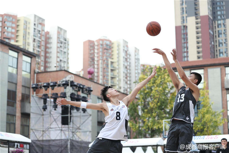 哪些nba明星到过成都(NBA球星卡佩拉空降蓉城 看了熊猫吃了火锅连称成都充满惊喜)