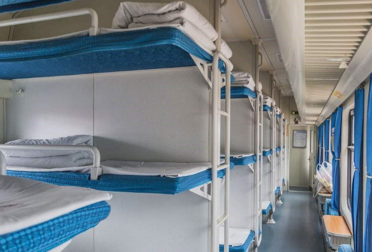 追赶火车的孩子读后感(父母离婚孩子追赶火车的视频) _晶羽文学网