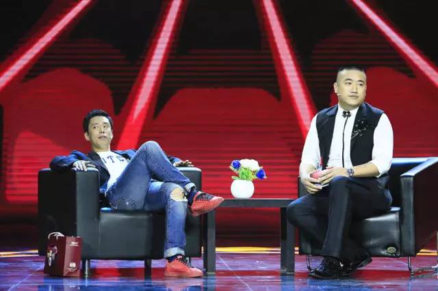 专访张康贾旭明:坐着说相声,也可以演绎人生百态