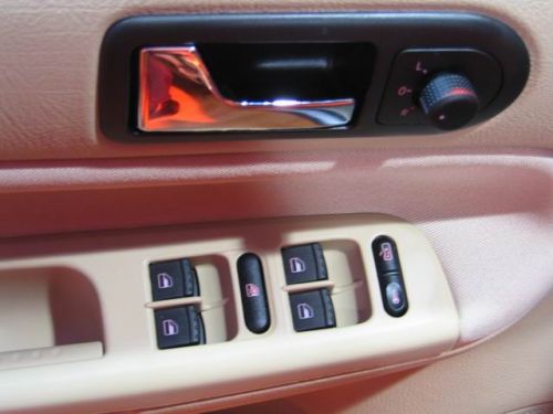 在汽车的整个使用过程中,要数万次地解锁车门,因此它必须的非常可靠.