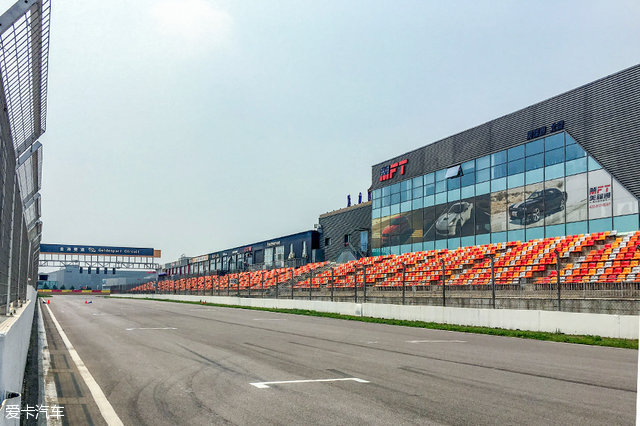北京金港赛道如何收费(爱卡狗仔队(40)北京high到爆的赛车场)