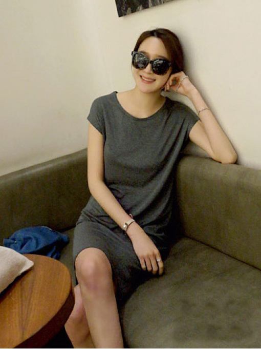 夏天街拍，肉丝美女这样穿舒服才尽兴