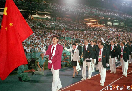 08年中国奥运开幕式旗手是谁(八届奥运会开幕式中国旗手，刘玉栋姚明各两次，易建联能蝉联吗？)