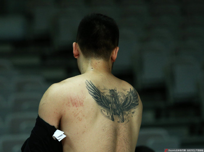 cba纹身(他们身上的图案都代表着什么?  cba国内球员纹身面面观)