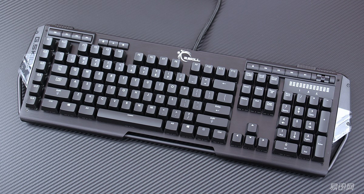 就在"独占"期限结束后,芝奇,冰豹,酷冷都第一时间推出了自家的 cherry