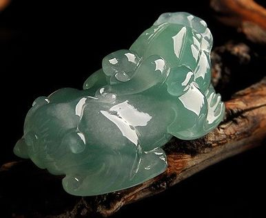 翡翠吊坠的寓意大全图片(翡翠挂件图案寓意) - 玩玉石网