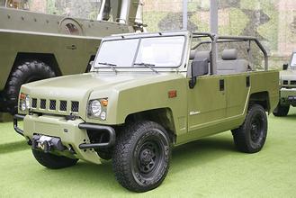 后勤保障汽车是必不可少的,从之前的装甲车,到现在中国新改装的勇士车