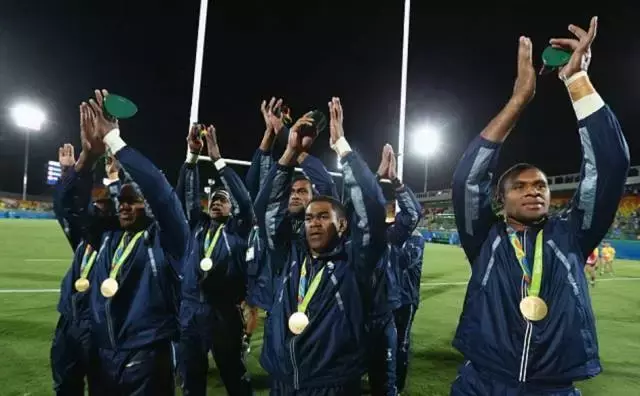 斐济橄榄球冠军(90万人口的斐济橄榄球夺金！这也许是奥运会里最好的体育故事)