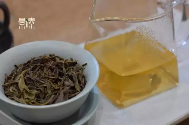 饮一杯普洱茶，酌人生茶味。