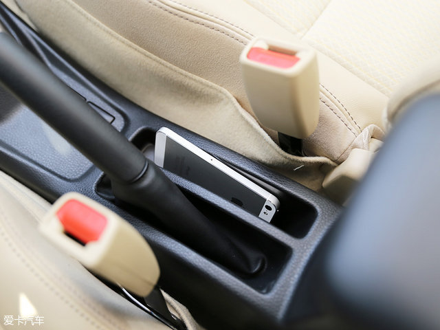 年轻的心由我守护 试驾新YARiS L致炫