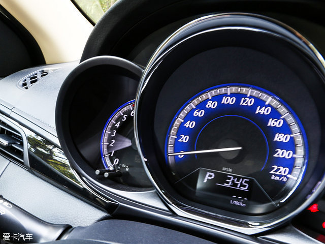 年轻的心由我守护 试驾新YARiS L致炫