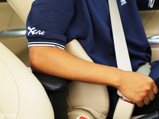 年轻的心由我守护 试驾新YARiS L致炫