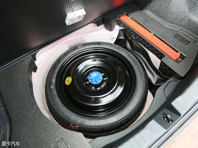 年轻的心由我守护 试驾新YARiS L致炫