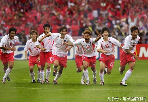2014世界杯韩国队表现(憾负韩国太可惜  但你记得02年世界杯“惊艳世界”的韩国队吗)
