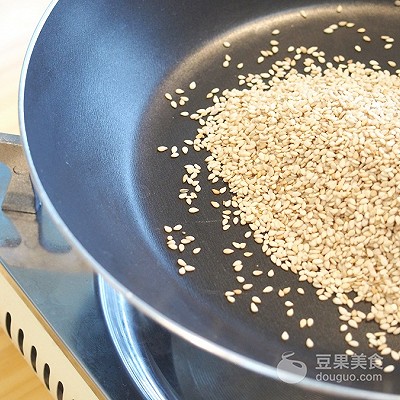 花生芝麻酱怎样调稀（分享花生芝麻酱的调制方法）