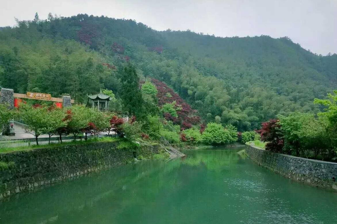 香泉灣山莊—香泉灣位於餘姚市鹿亭鄉上莊村,座落在四明山北麓,駛一