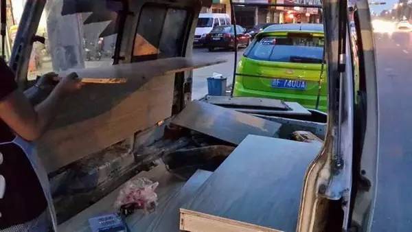 改装面包车 看中外牛人怎么”玩“!