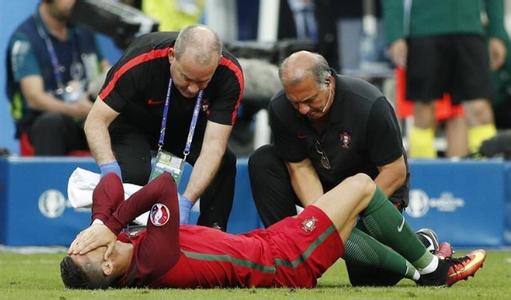 欧文06世界杯断腿(捋一捋为国效力中招受伤的球星，两次断腿的西塞入围)
