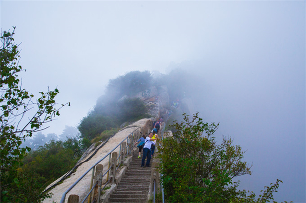 华山，西岳峥嵘何壮哉，徒步登上华山之巅