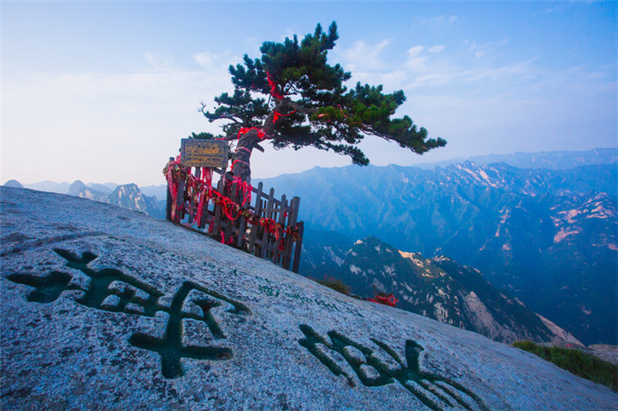 华山，西岳峥嵘何壮哉，徒步登上华山之巅