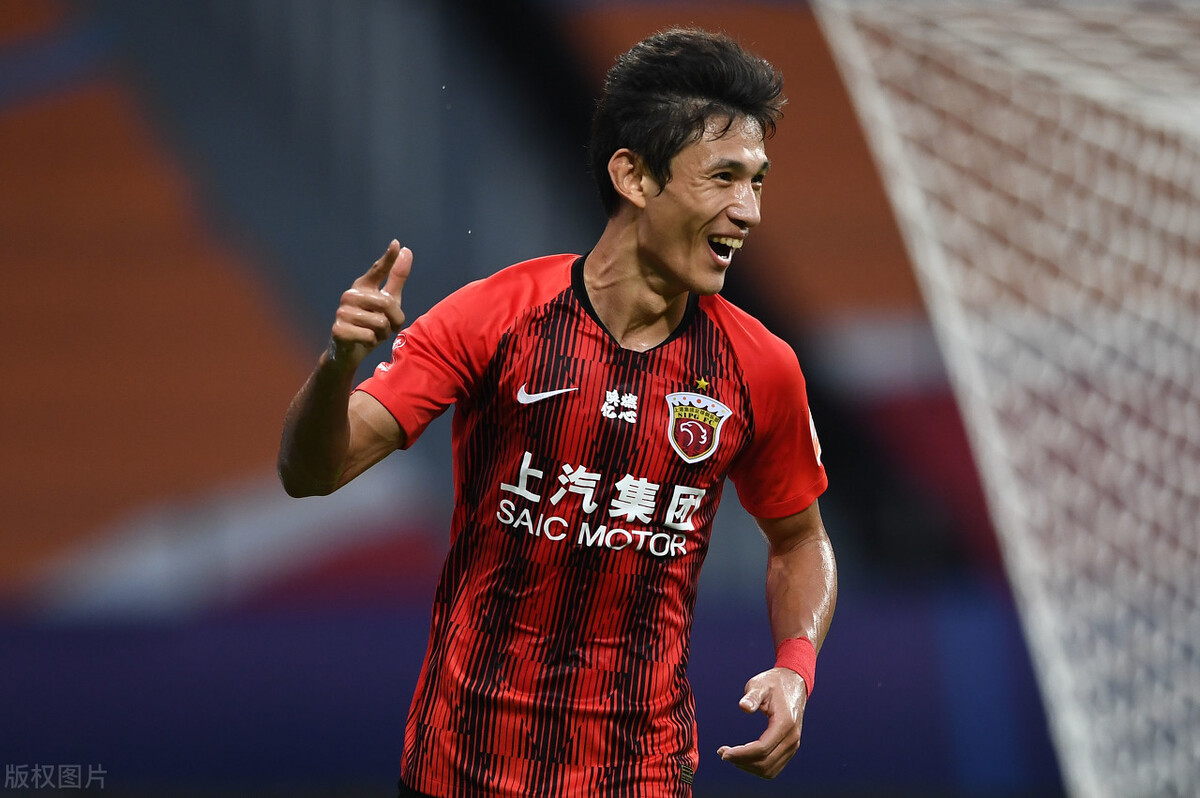 上港3-0重庆，王燊超一传一射建功，洛佩斯替补登场伤退