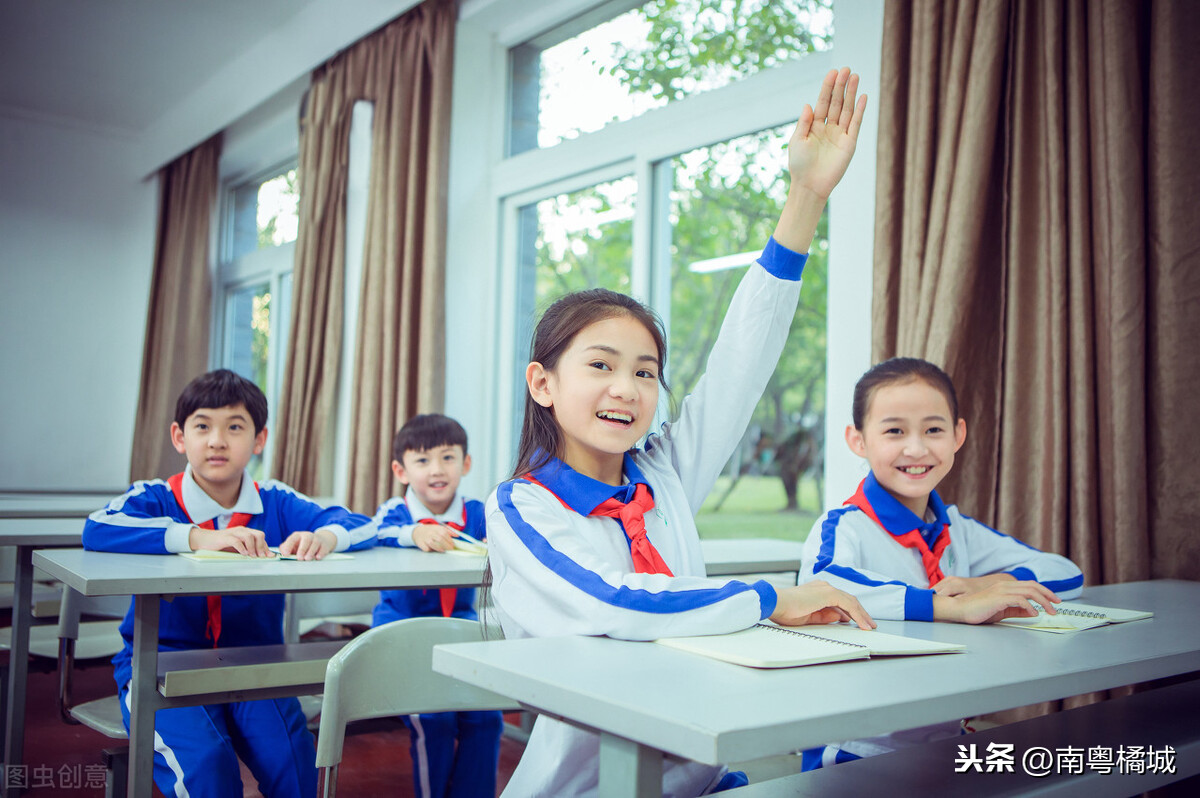 广东省吴川市海滨小学足球队(广东湛江三所学校建设工程，项目为新建和扩建，总投资约2.2亿)