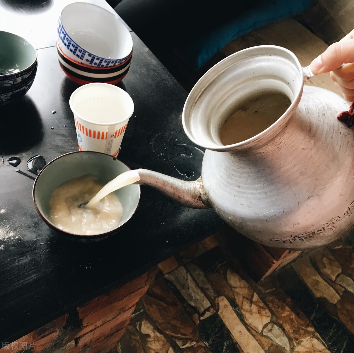 酥油茶是怎么做的（酥油茶的背后历史起源）