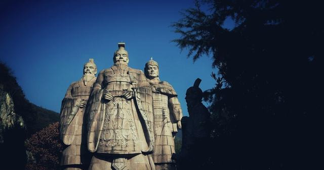 诸葛亮选择刘备，除了政治倾向以外，还因为与曹操有仇？