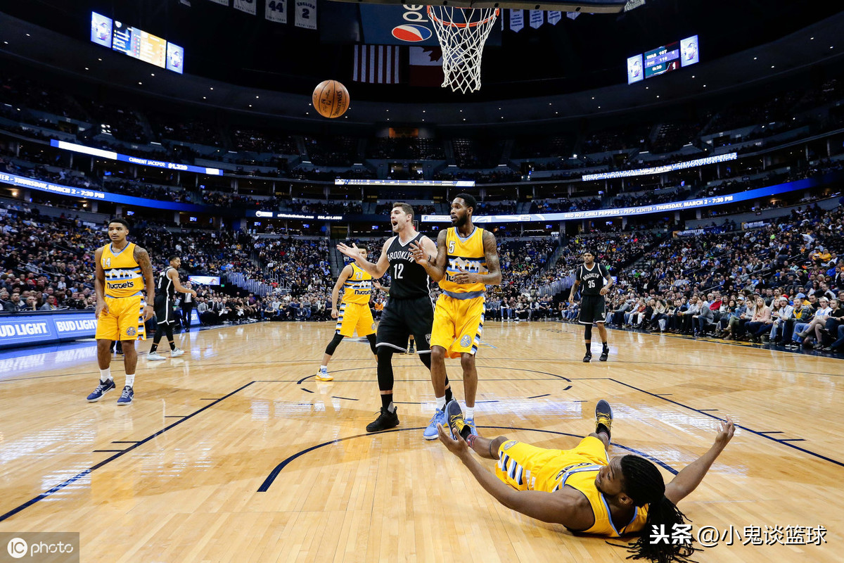 篮球比赛中只允许谁在球队席站立（NBA也玩“潜规则”？你知道几个？）