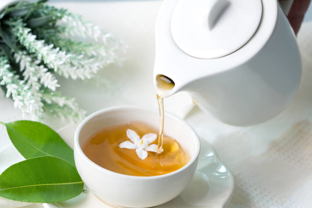 秋燥饮茉莉，白首君莫离；茶香沁心脾，梦回唐宋元明清