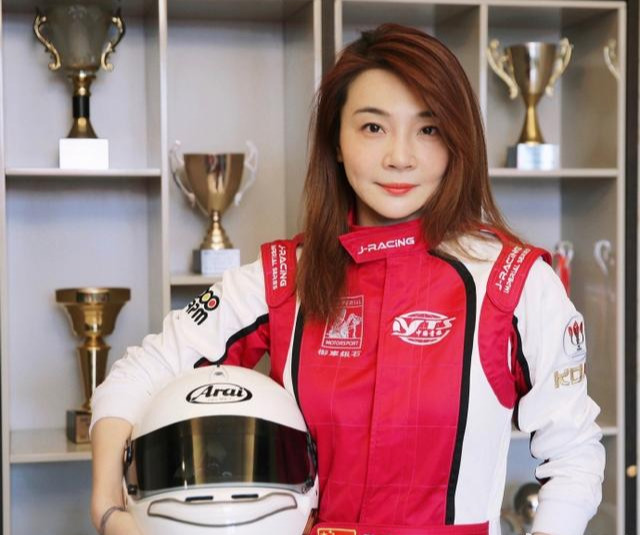 赛车手张岩(中国最快、最美女车手评选，桂濛、张岩、金蕊，谁才是中国第一女车手？)