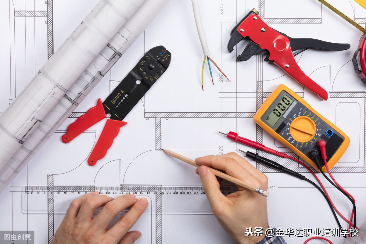 电工师傅的工具包都有哪些工具