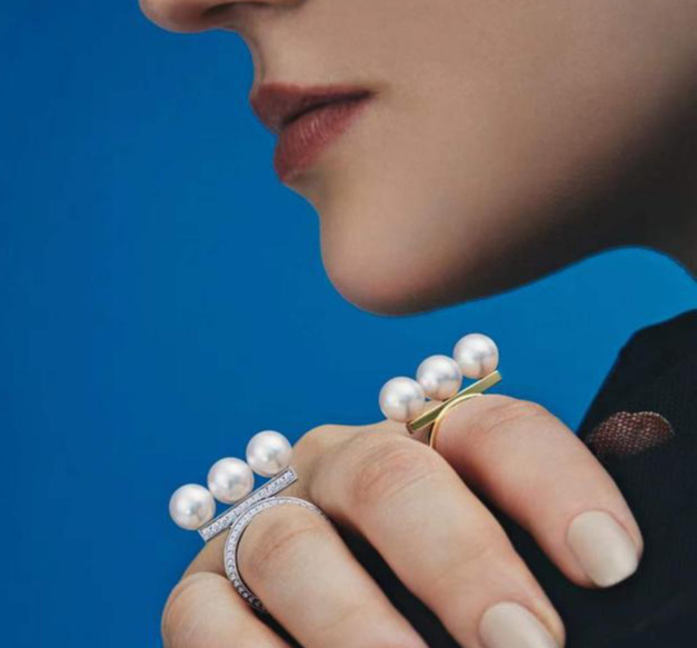 珍珠真的是用眼泪做成的吗？像这样精致美丽的首饰，让人不禁着迷。