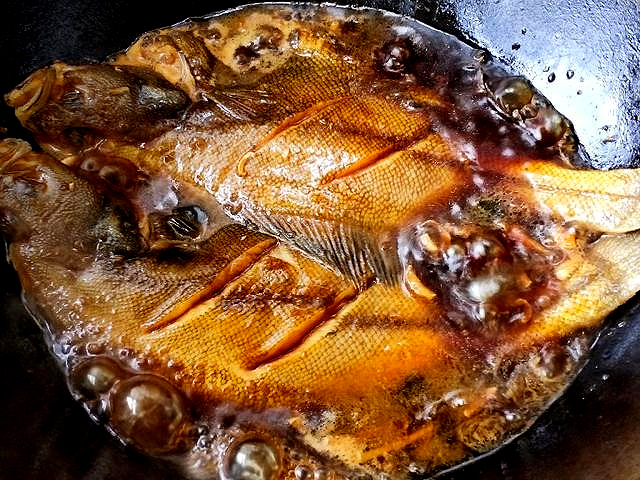 家常焖鱼五步曲，一看就学会，鲜香入味吃不够，配米饭吃太棒啦