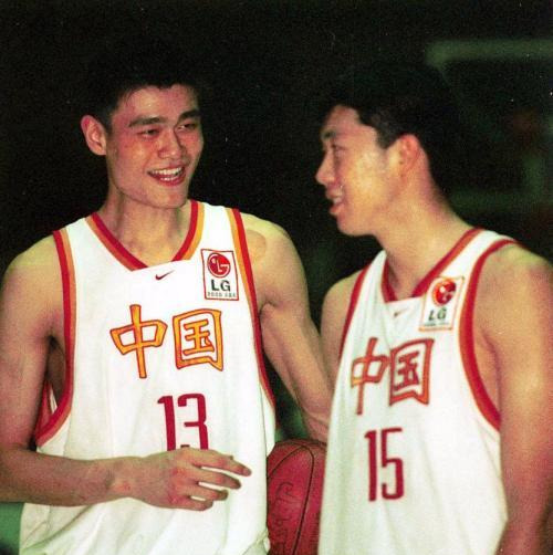 姚明nba去过哪些队(姚明和大郅在NBA交手5次，他们是这种数据！球迷：没对比就没伤害)