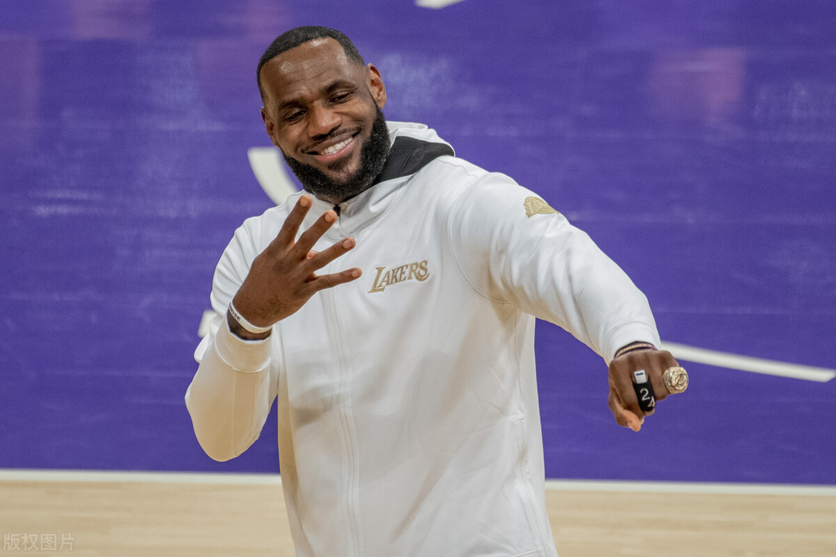 为什么nba球员那么不怕摔(为何詹姆斯18个赛季以来从未受过重大伤病？可以归结为三点原因)