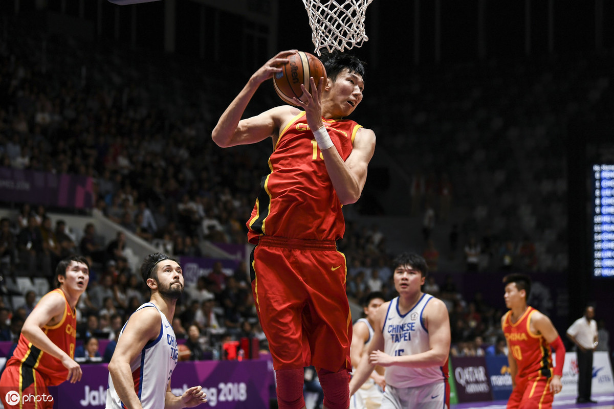 王仕鹏为什么不打nba(前国手王仕鹏抨击周琦耍大牌在NBA打不上球，当事人终于做出回应)