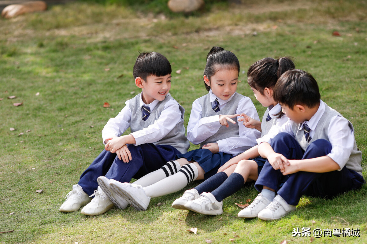 广东省吴川市海滨小学足球队(广东湛江三所学校建设工程，项目为新建和扩建，总投资约2.2亿)