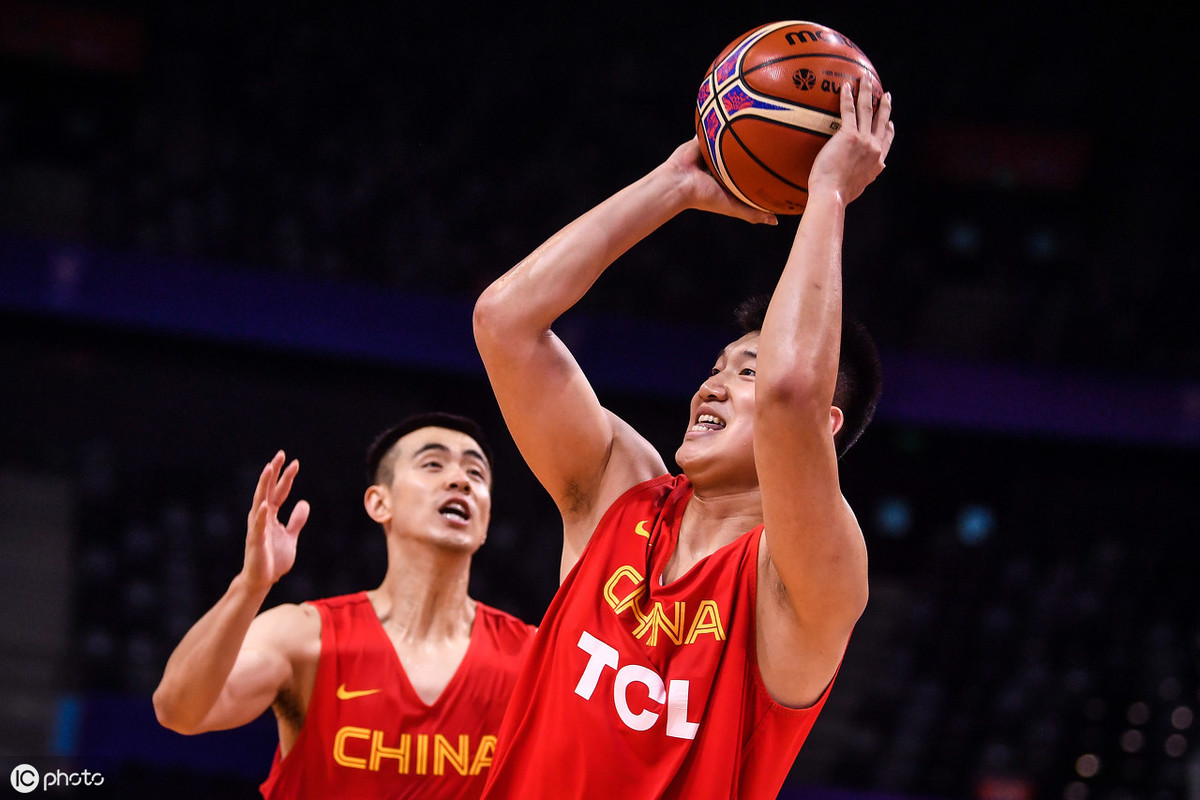 为什么nba卧推都不高(看中国男篮球员的卧推数据，你就知道他们为什么这么差劲了)