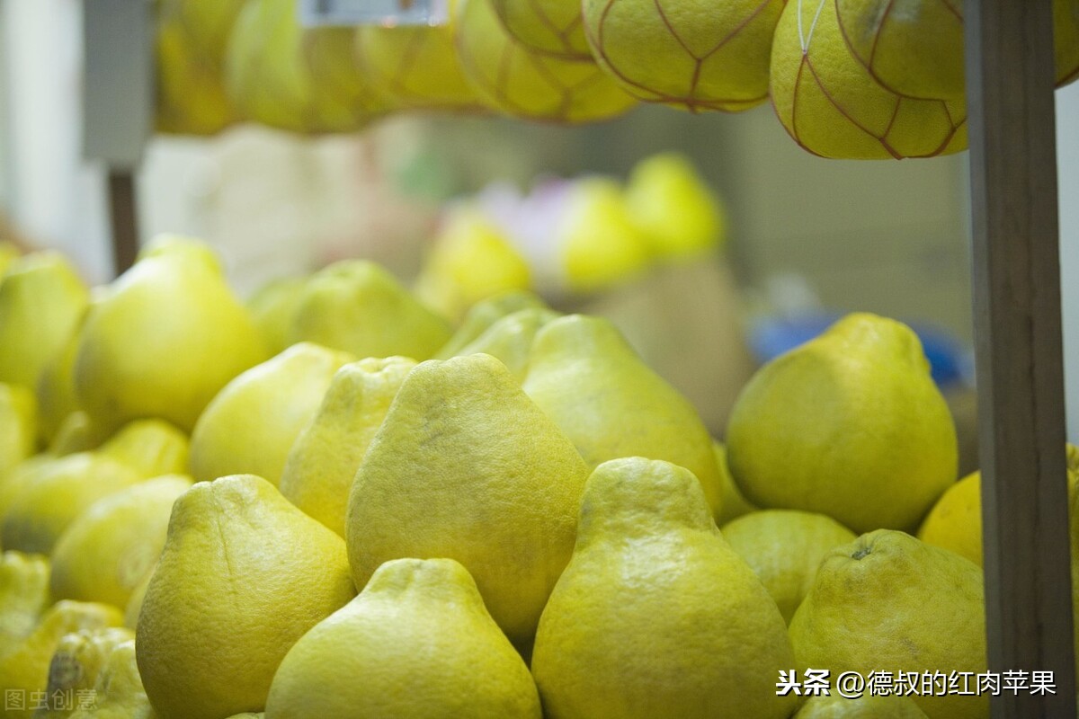 中秋将至，红心柚子上市，1元1斤也要卖，这是为何？