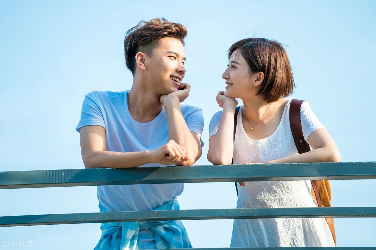 怎样跟女朋友聊天才可以增加感情(如何提升和女生的聊天技巧)