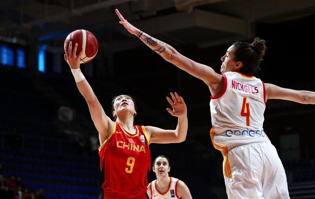 中国女篮险胜西班牙女篮(拒绝15分大逆转！中国女篮险胜西班牙，直通东京奥运会，姚明笑了)